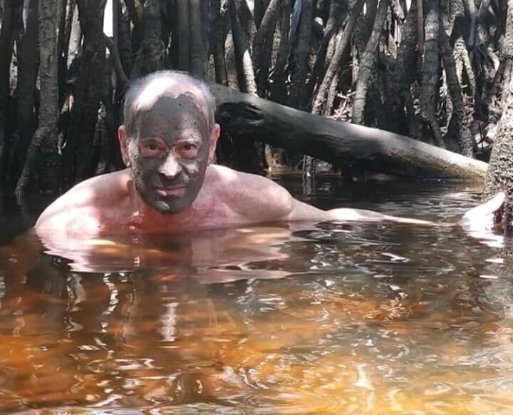 Ney Matogrosso publica foto em mangue do Litoral Norte da Paraíba