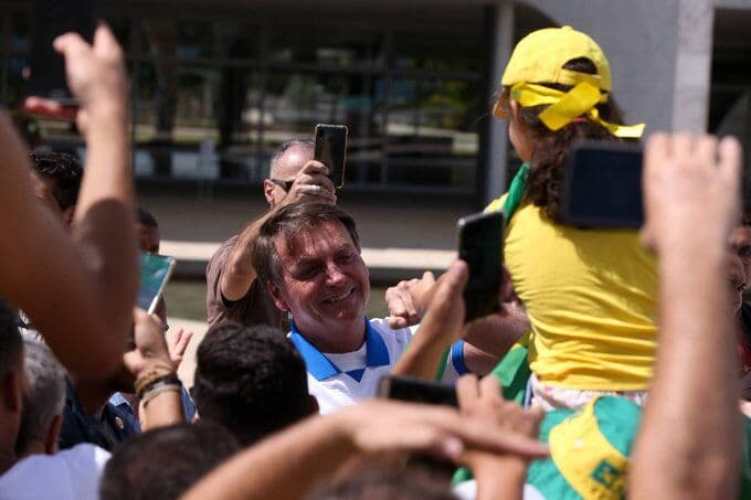 "Se eu me contaminei, é responsabilidade minha, ninguém tem nada a ver com isso”, diz Bolsonaro