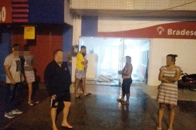 Bandidos explodem agências do Banco do Brasil e do Bradesco na Paraíba