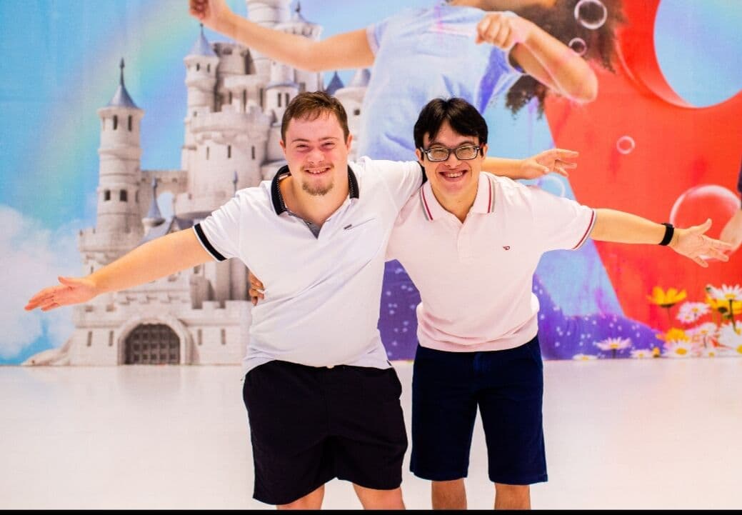 Mangabeira Shopping marca Dia Internacional da Síndrome de Down com ensaio fotográfico de clientes