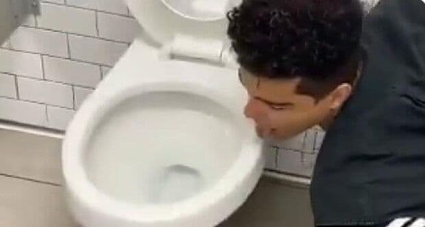 Coronavírus: influenciador digital anuncia teste positivo após lamber vaso sanitário