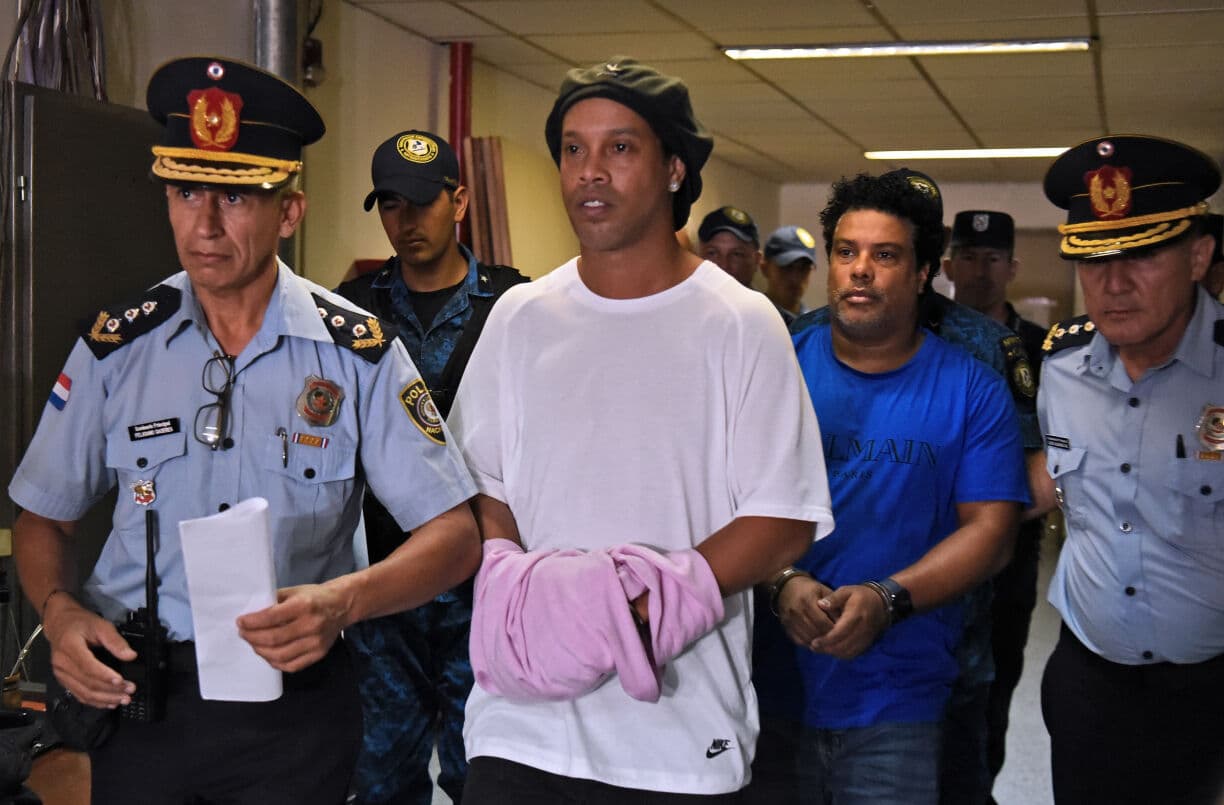 Ronaldinho Gaúcho é detido no Paraguai com supostos passaportes falsos