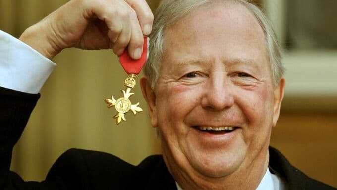 Comediante Tim Brooke-Taylor morre aos 79 anos vítima de coronavírus