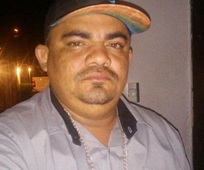 Homem é assassinado com 20 tiros e tem faca cravada nas costas em João Pessoa