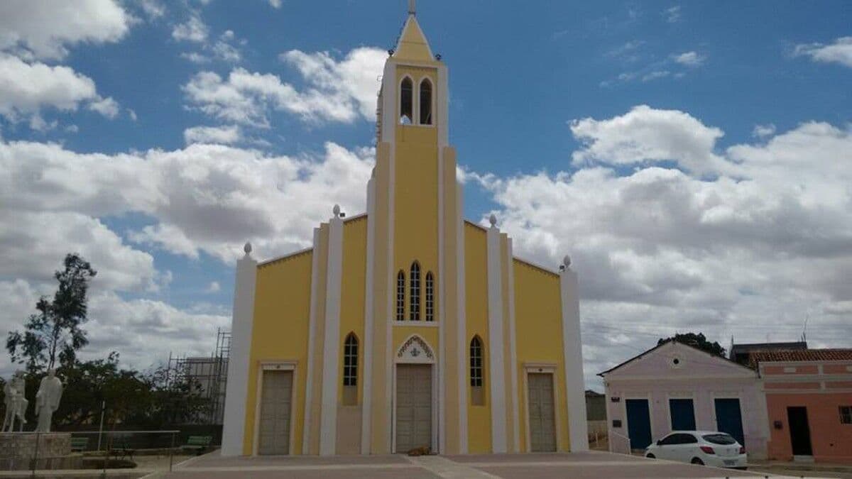 TCE intima prefeita do Congo para explicar aumento de mais de 60% nas despesas com festas durante situação de emergência