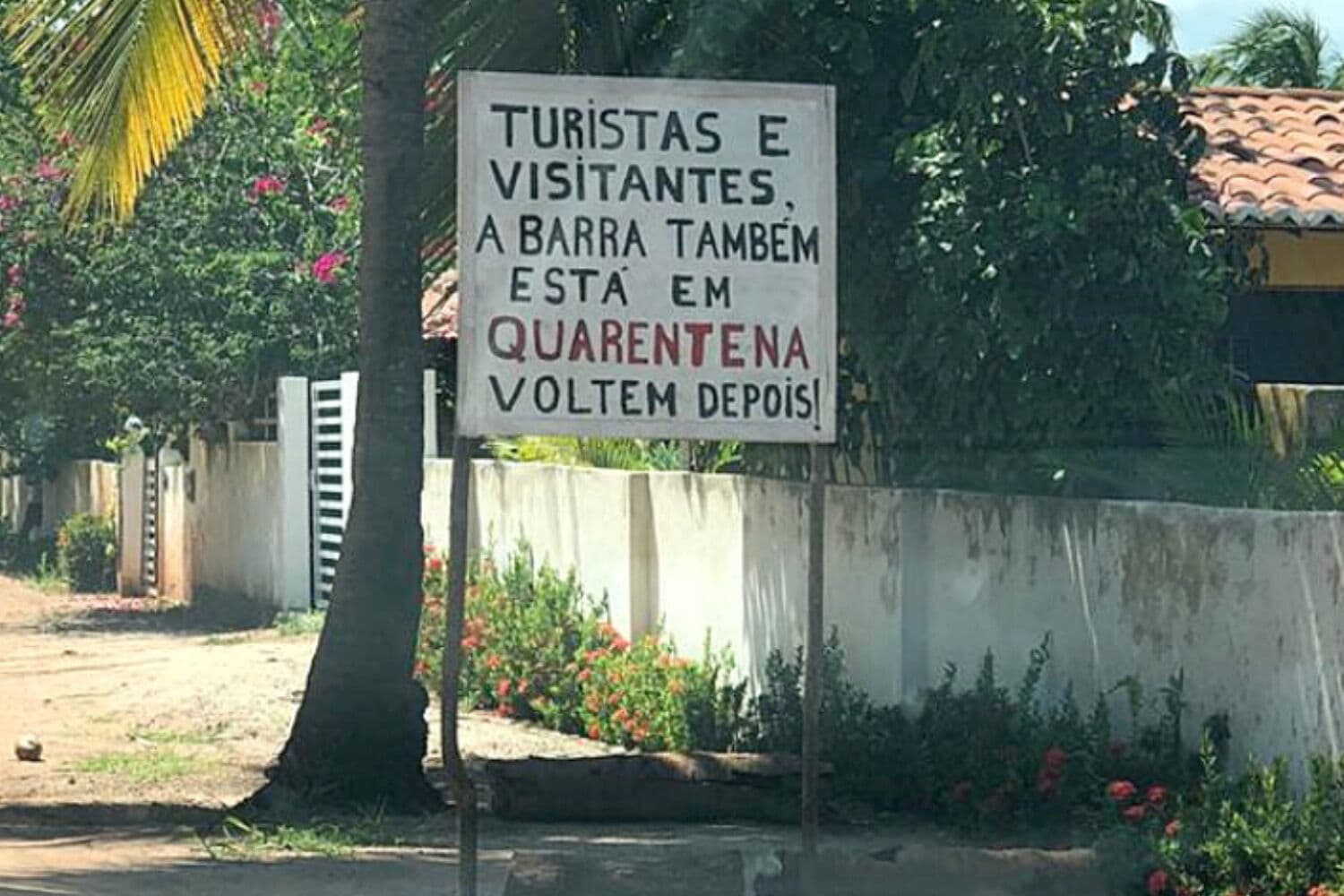 De quarentena, moradores de Barra de Mamanguape espalham placas pela cidade e pedem que turistas voltem depois