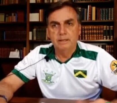 Bolsonaro usa camisa de clube paraibano e parabeniza prefeito de Campina Grande por adotar uso de cloroquina no tratamento contra Coronavírus