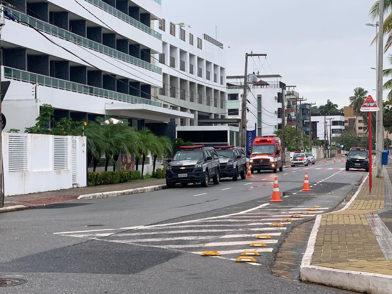 Já duram mais de cinco horas negociações com mulher armada dentro de flat no Cabo Branco