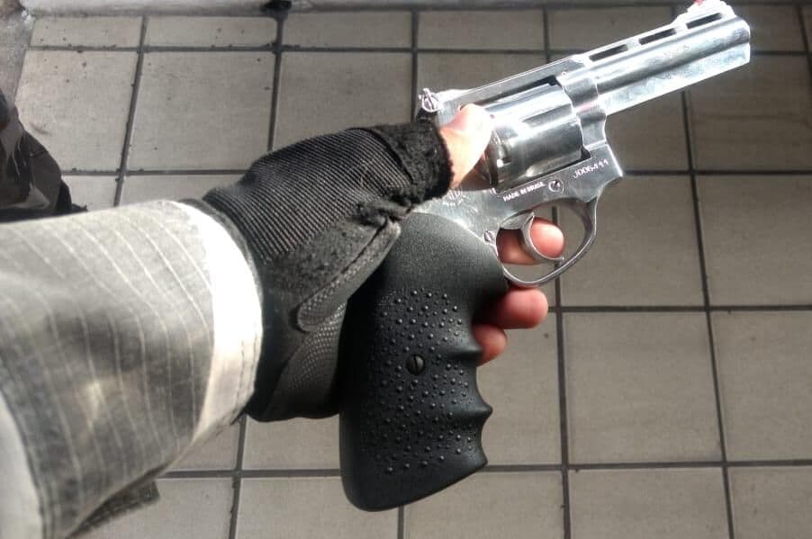 Homem é morto com tiro na nuca e corpo é achado em bairro de Campina Grande