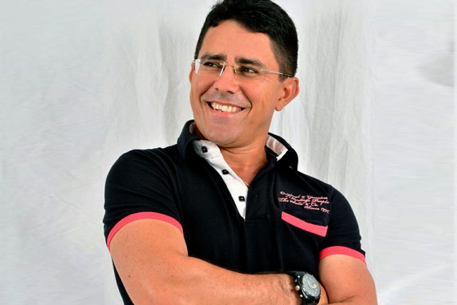 Cantor paraibano morre vítima de covid-19 após mais de 15 dias internado