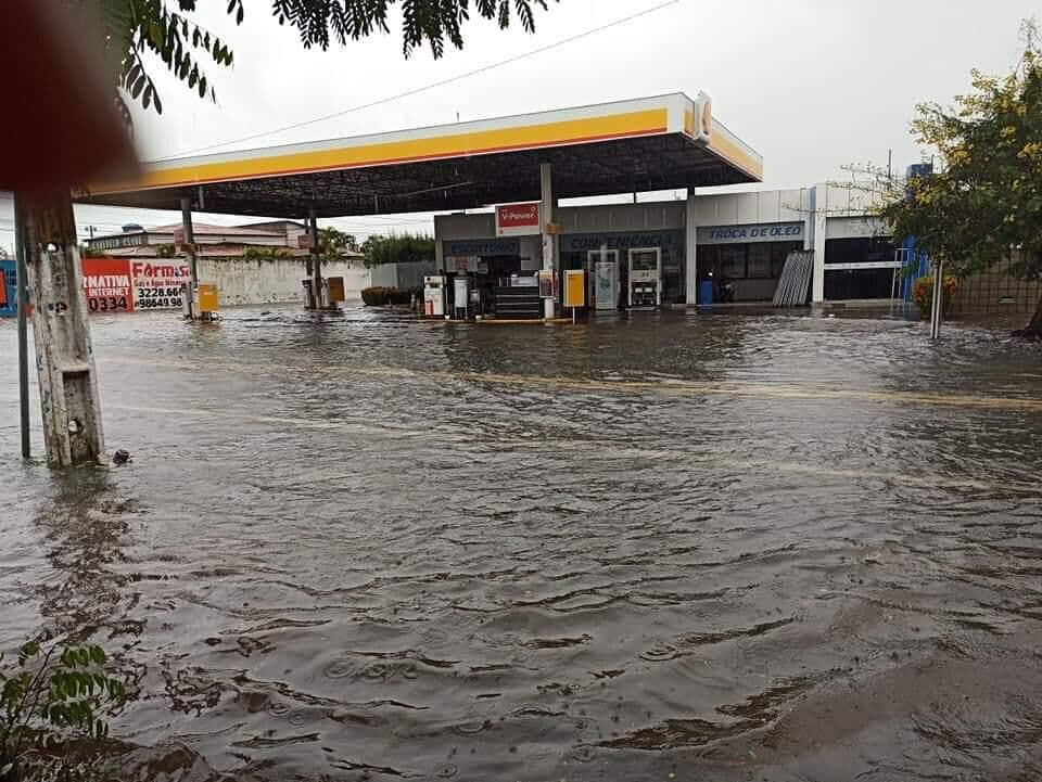 Bairros de Cabedelo ficaram completamente alagados nesta terça-feira