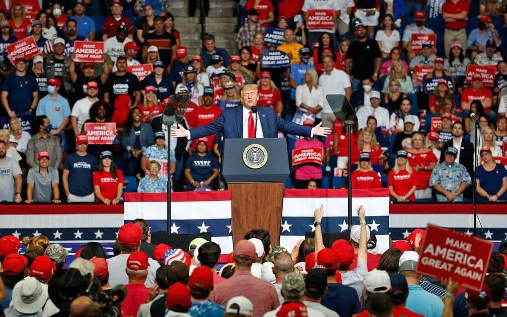 Trump admite que reduziu testes para esconder número de casos