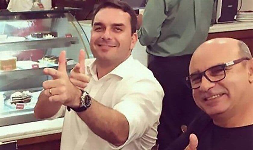 Ministério Público diz que Flávio Bolsonaro ganhou sobrevida e avalia denúncia contra Queiroz