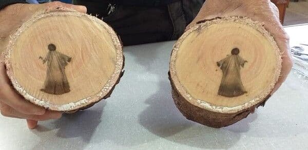 ‘Imagem de Jesus’ que aparece em tronco de árvore após poda intriga operários