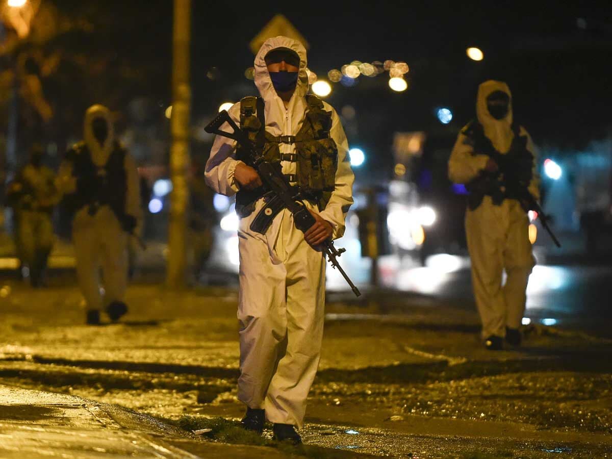 Grupos armados na Colômbia matam civis para reforçar respeito a regras próprias contra coronavírus