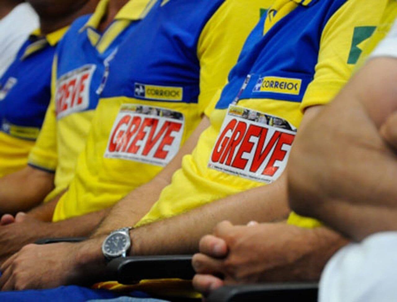 Funcionários dos Correios convocam greve geral para dia 18