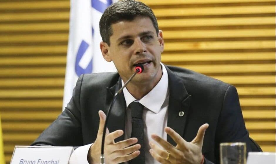 Funchal assume Tesouro, mantém equipe e prega continuidade de ajuste fiscal