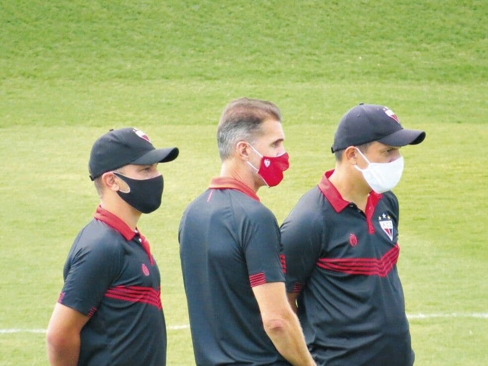 Atlético-GO consegue recurso na CBF para escalar jogadores que testaram positivo para Covid-19