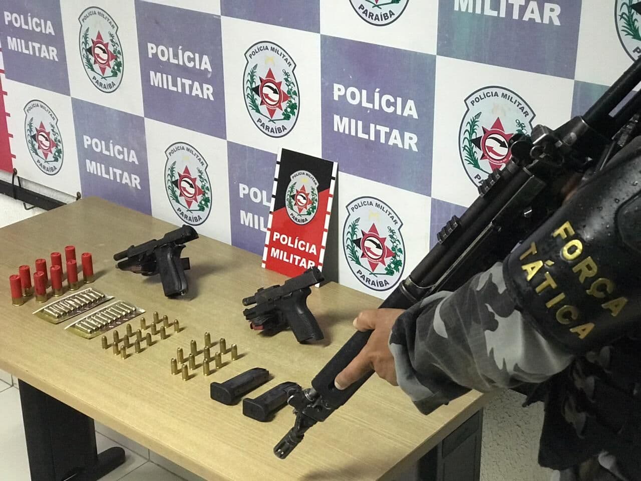Polícia apreende armas e munições durante ação de combate ao tráfico e homicídios dentro de comunidade de João Pessoa
