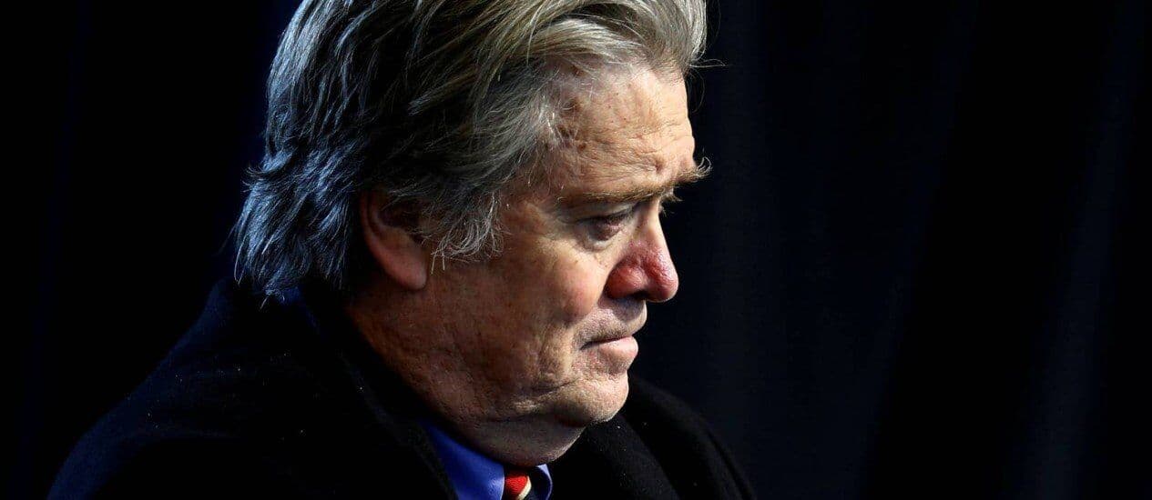 Steve Bannon, ex-estrategista de Trump, é solto após pagar fiança de US$ 5 milhões