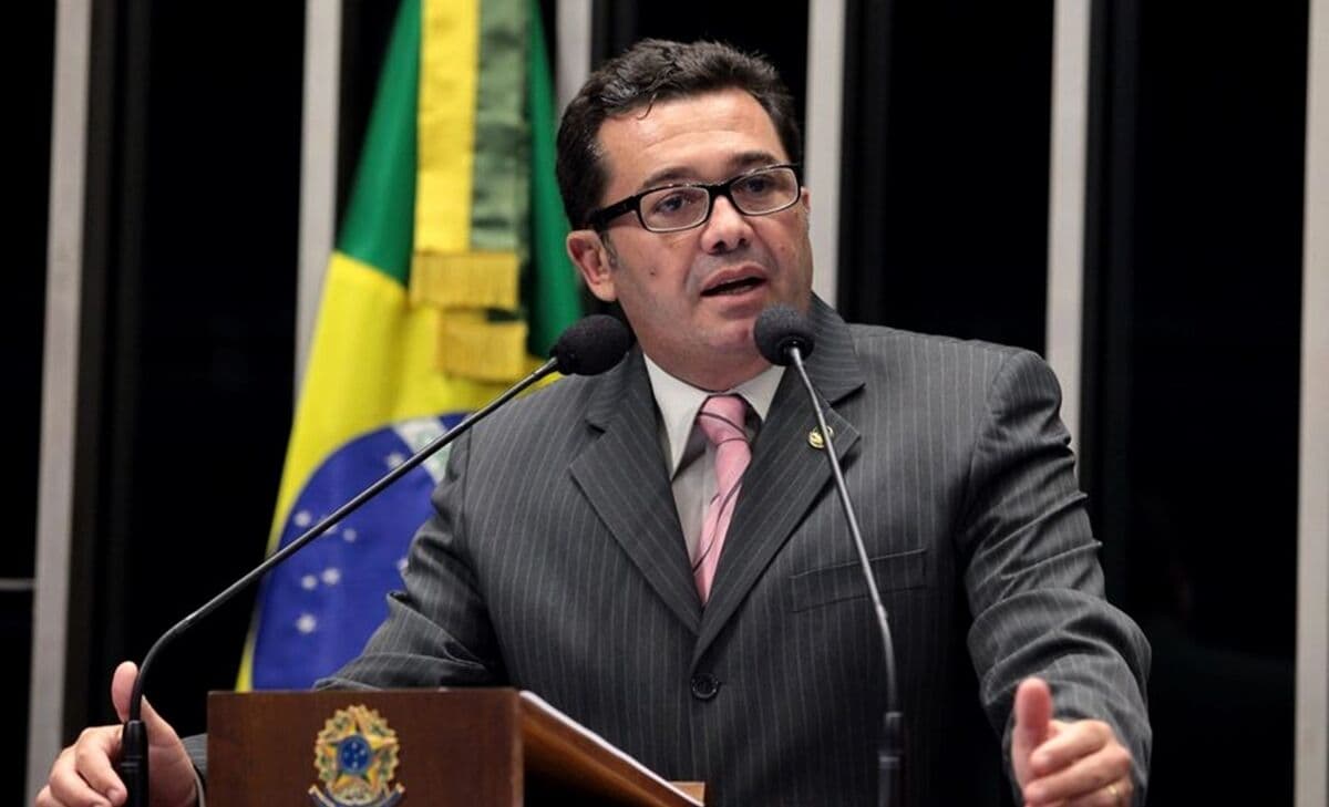 Vara Federal de Curitiba autoriza indisponibilidade de bens de Vital do Rêgo Filho e bloqueio de dois veículos