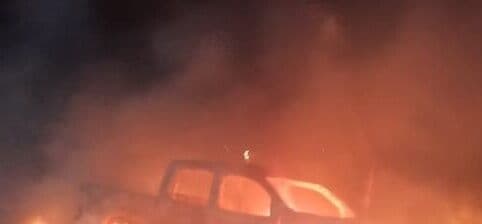 Após sofrer pane elétrica, viatura da Polícia Militar pega fogo em Santana dos Garrotes