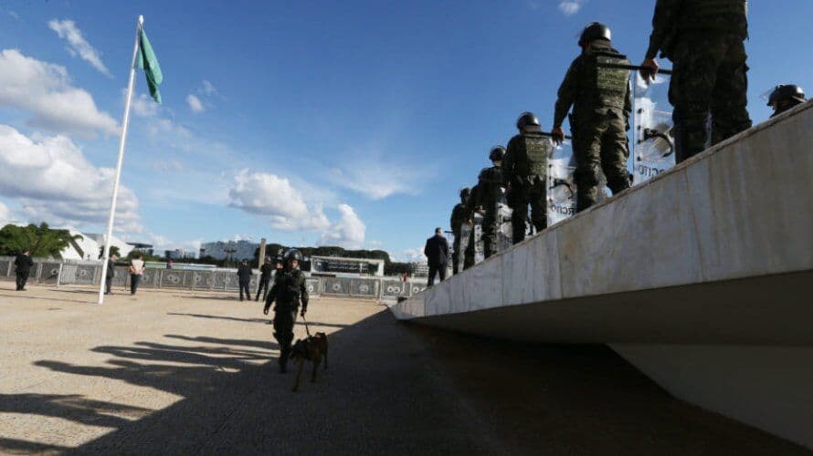 Governo quer mudar lei para abrir vaga a militares da reserva