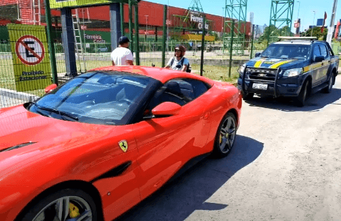Ferrari é apreendida por licenciamento atrasado na Grande João Pessoa