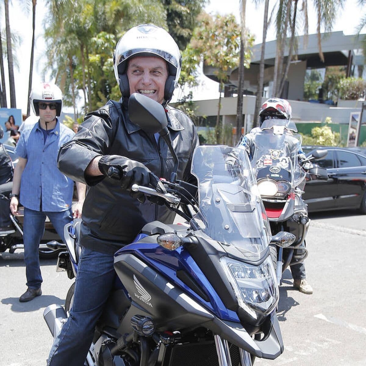Bolsonaro volta a defender fim de pedágio a motocicletas