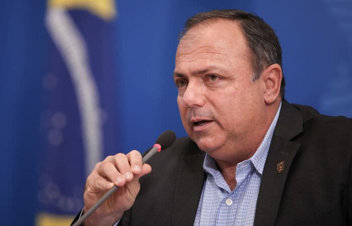 'Em janeiro, a gente começa a vacinar todo mundo', diz Pazuello
