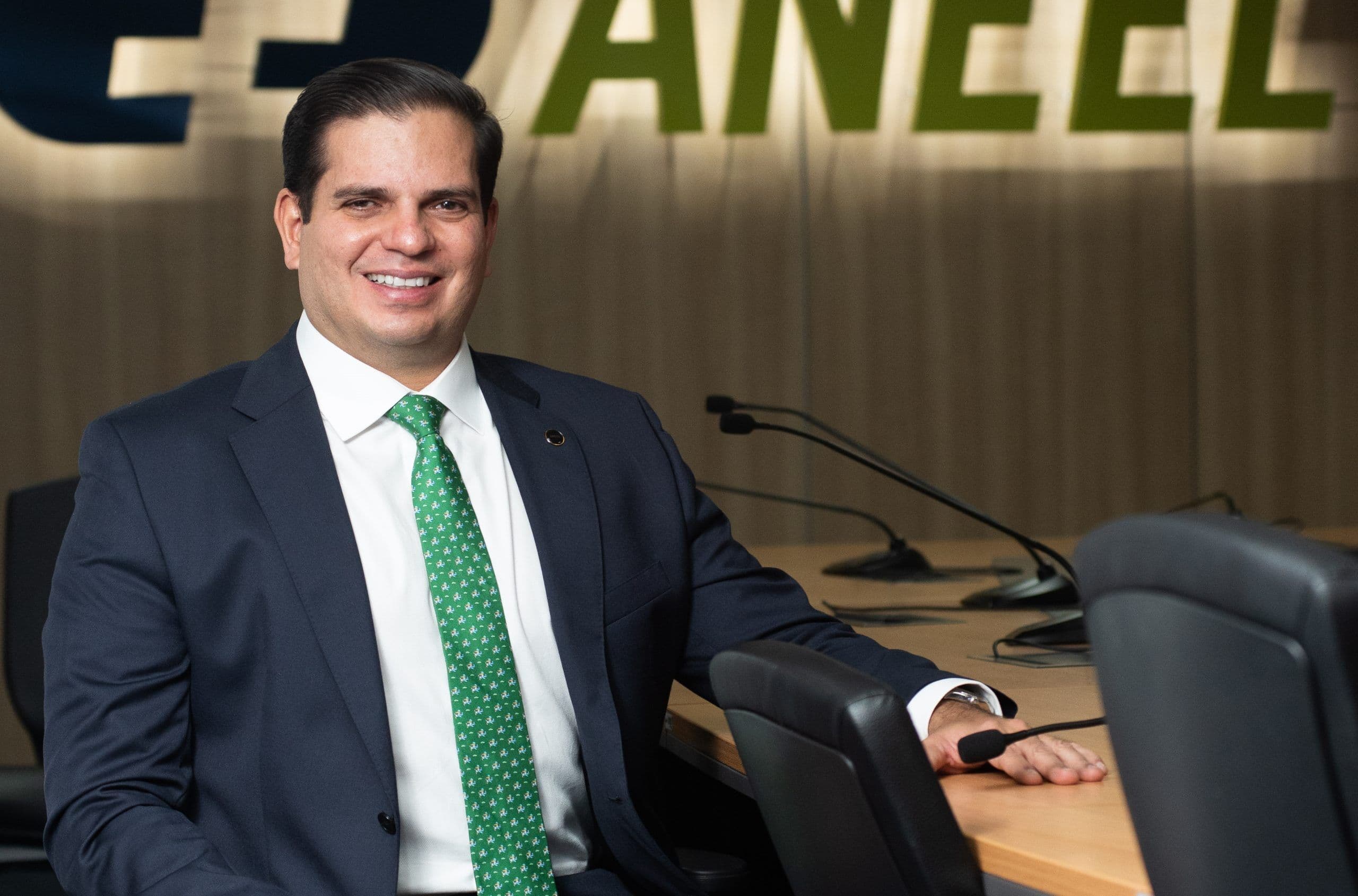 Setor de energia elétrica deve investir R$ 7 bilhões e gerar 50 mil empregos na Paraíba até 2025, revela diretor-geral da Aneel