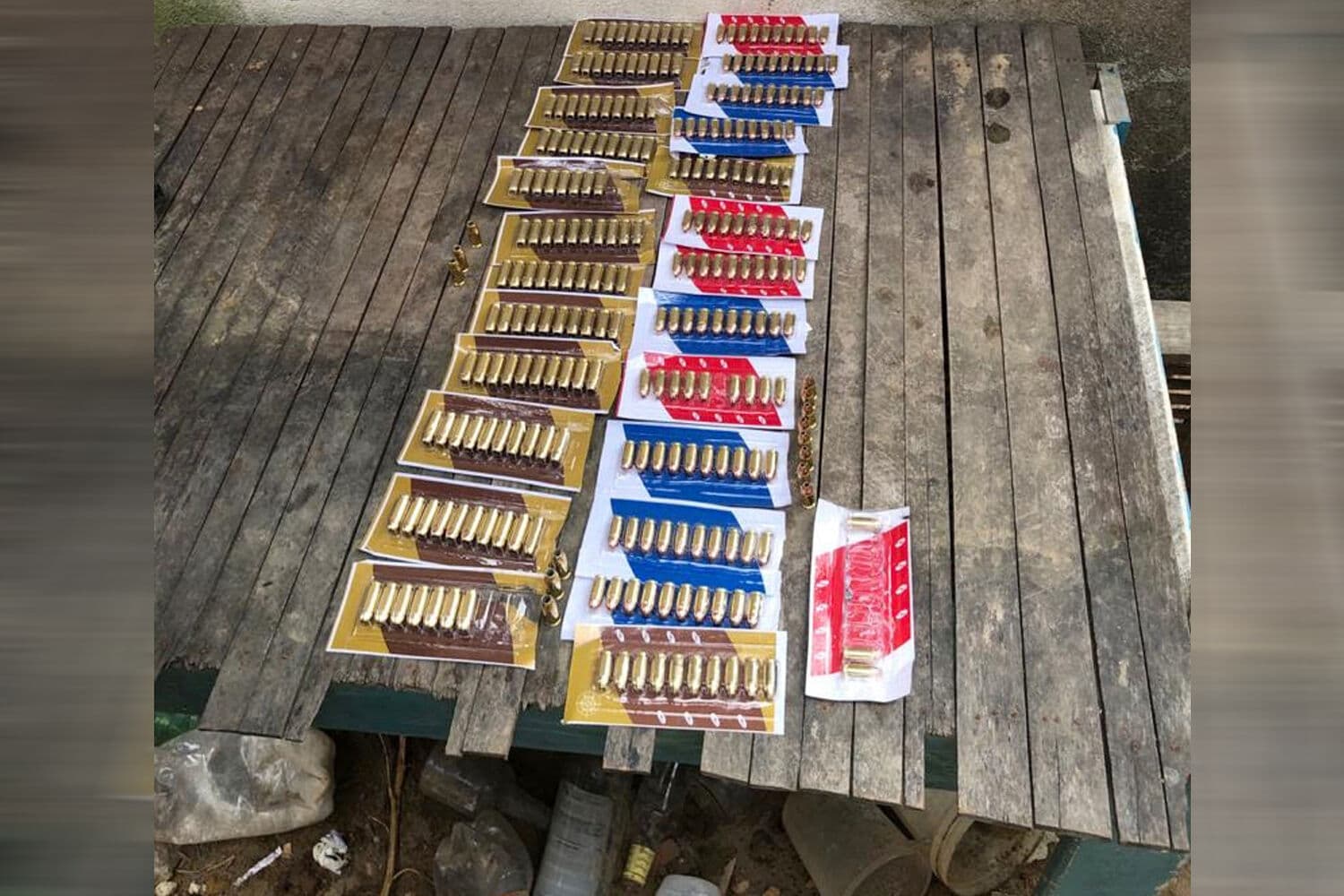 Polícia apreende armas de fogo, 260 munições e prende nove pessoas em operação dentro de comunidade no Grotão, em João Pessoa