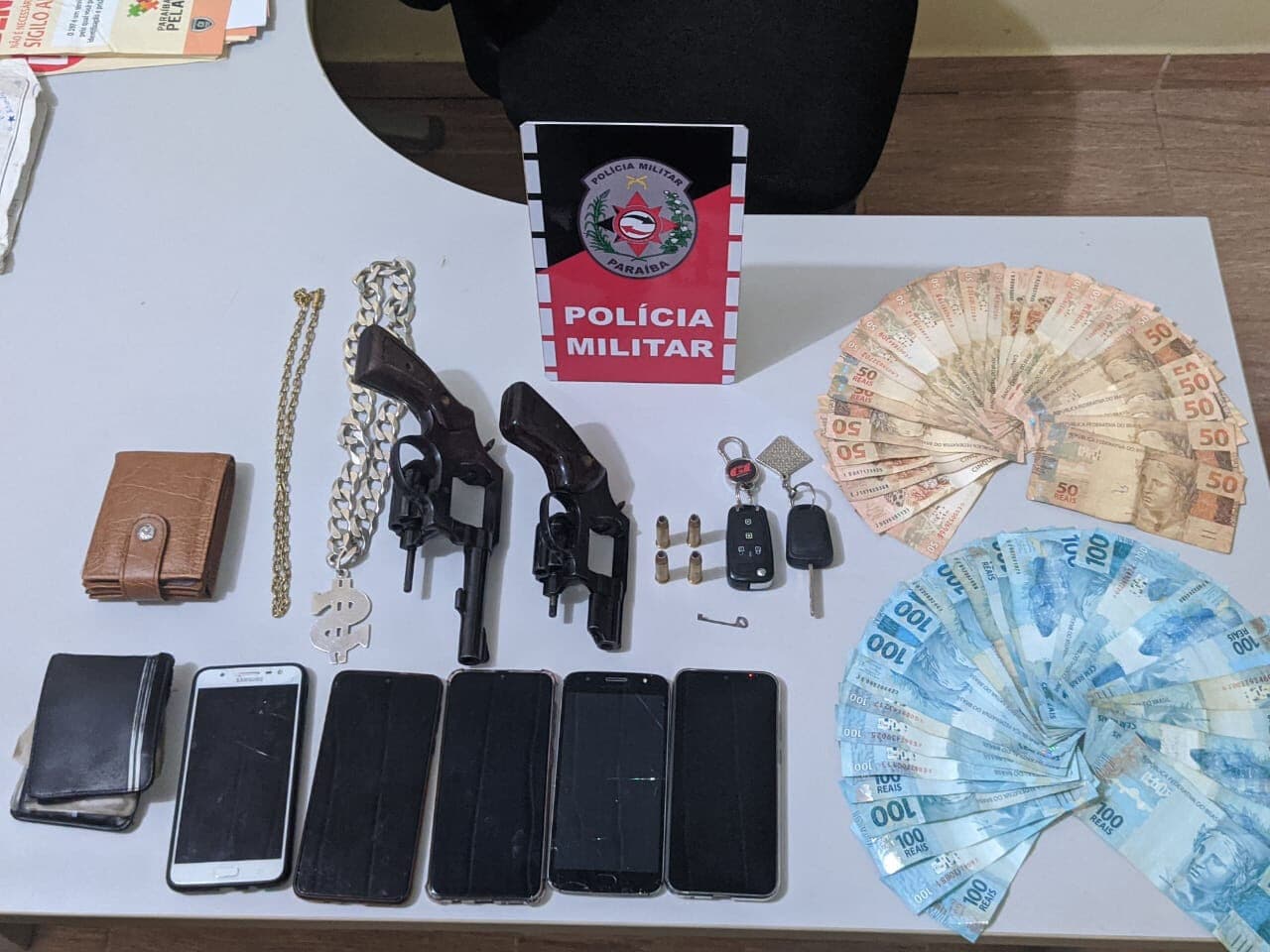 Polícia Militar prende quatro suspeitos e apreende armas de fogo que seriam comercializadas no Conde