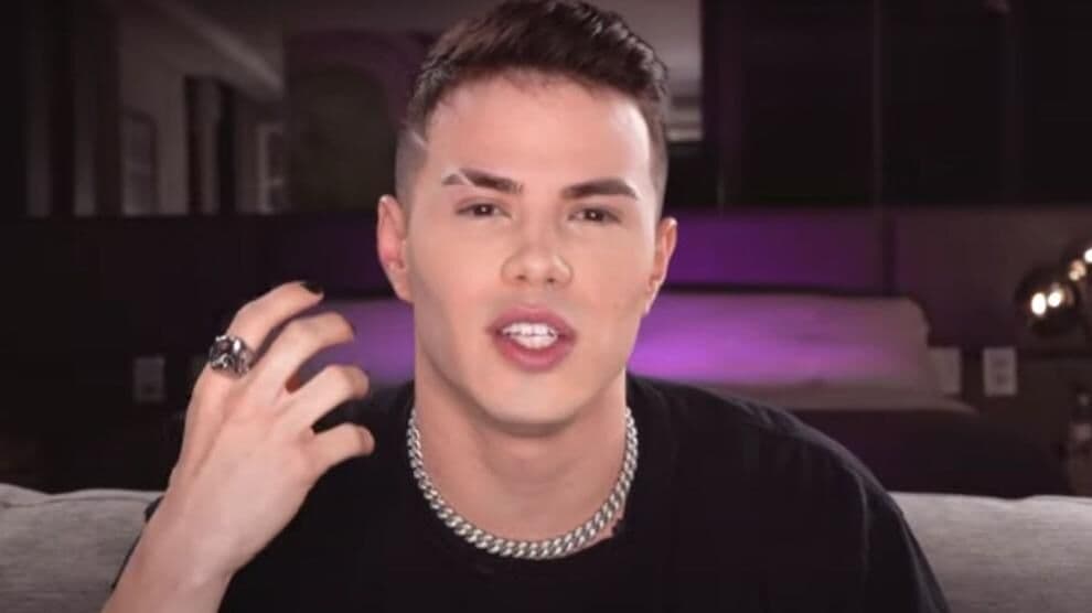 Gustavo Rocha declara em vídeo para os seguidores que é gay