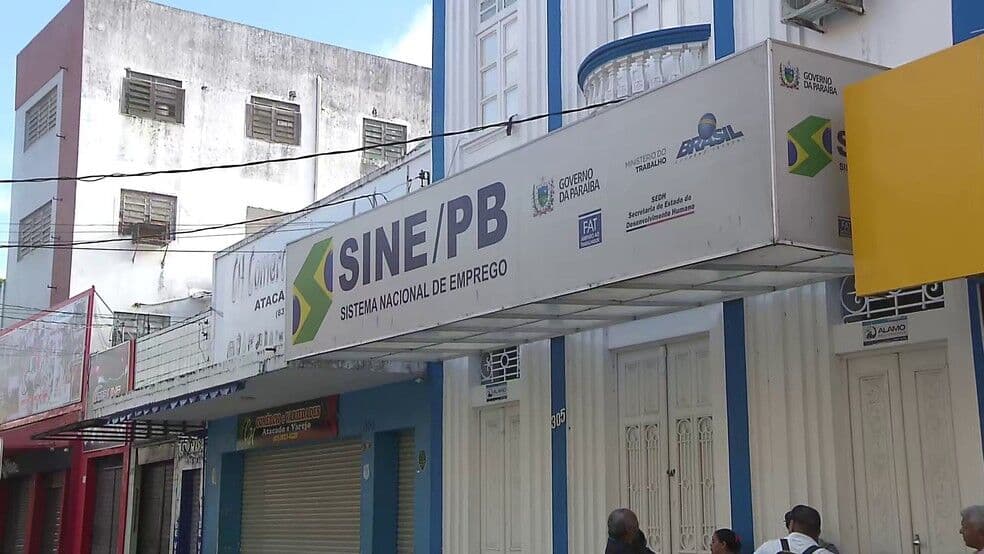 Bandidos armados fazem arrastão em frente ao Sine em João Pessoa