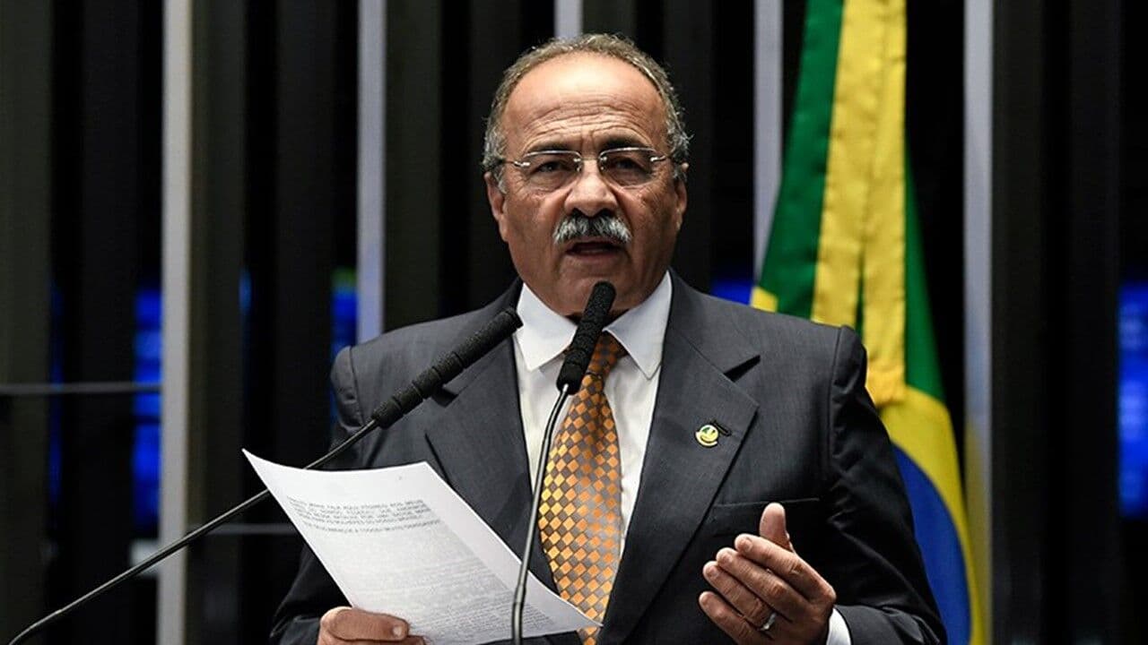 Senador flagrado pela Polícia Federal com dinheiro na cueca pede licença de 90 dias do mandato