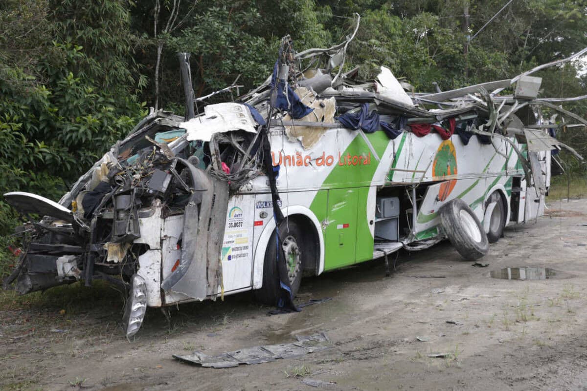 Colisão no interior de São Paulo entra para a história como uma das maiores tragédias rodoviárias do país