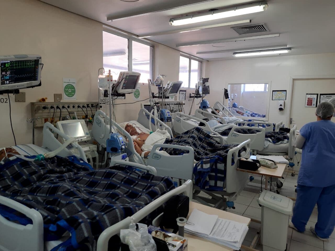 Mais de 200 pacientes aguardam na fila dos leitos de Covid-19 no Rio de Janeiro