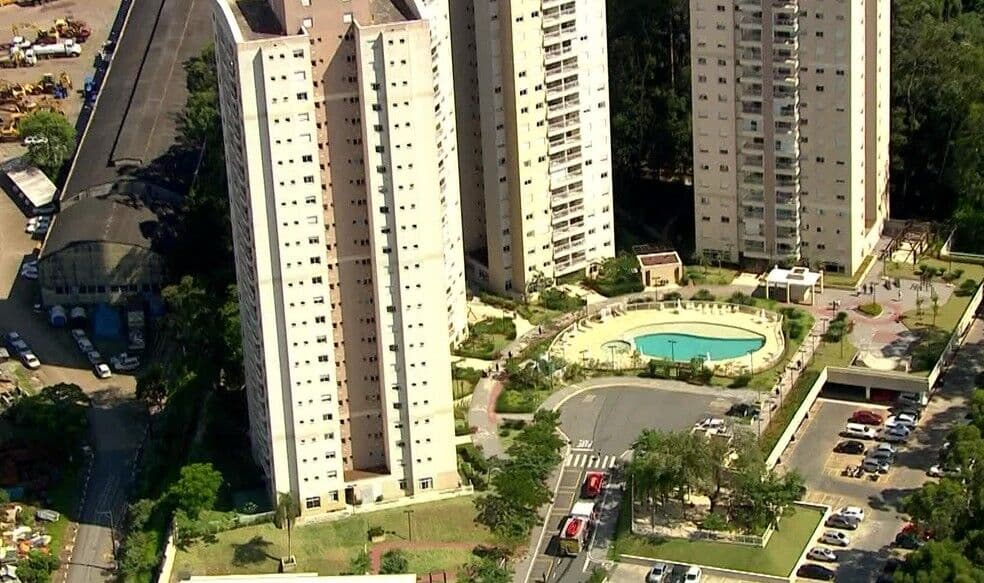 Criança de 5 anos fica gravemente ferida após cair de altura de 10 metros