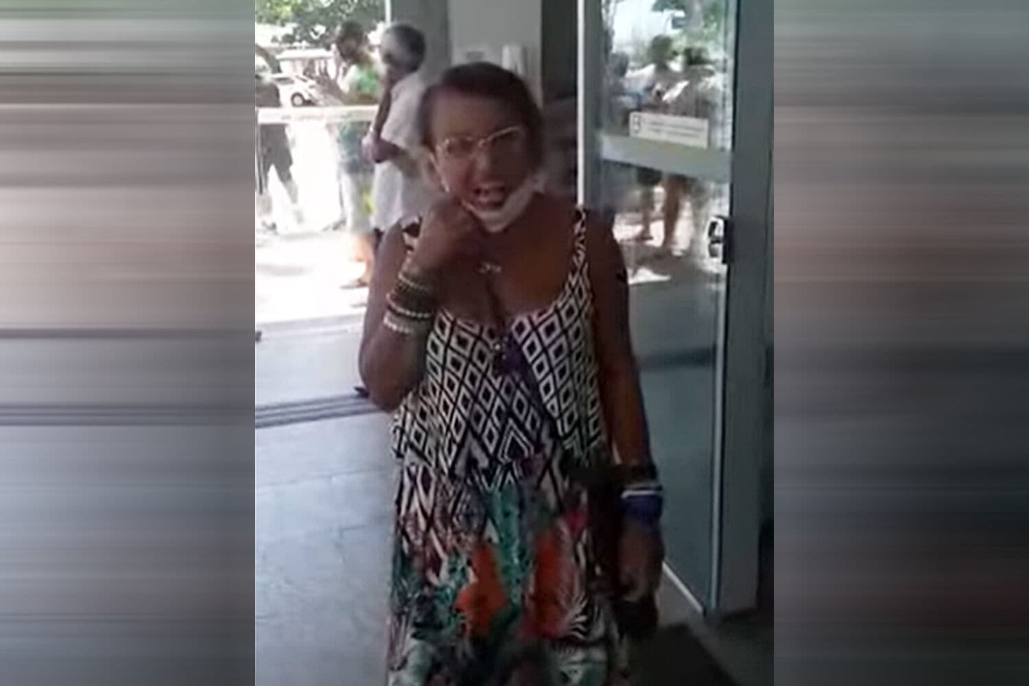 Mulher acusada de injúria racial em banco de João Pessoa paga fiança de R$ 350 e vai responder processo em liberdade