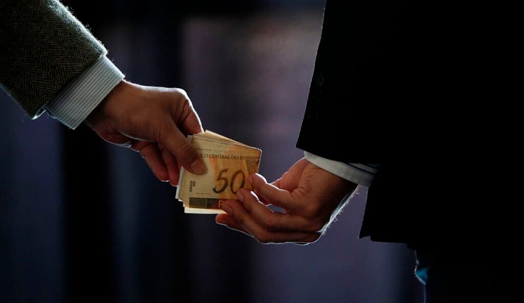 Ministério Público denuncia ex-prefeito de Pilõezinhos e parentes por desvio de verba pública