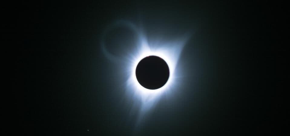Eclipse solar total virá acompanhado de cometa e chuva de meteoros em dezembro
