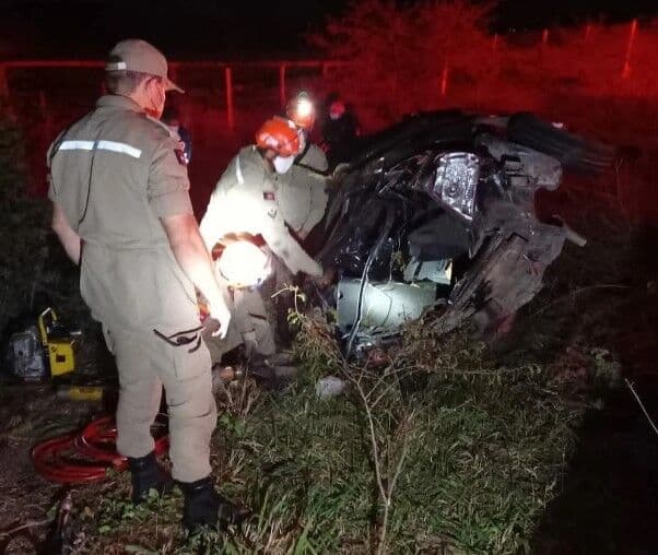 Colisão entre dois carros e uma moto deixa seis pessoas feridas em Campina Grande