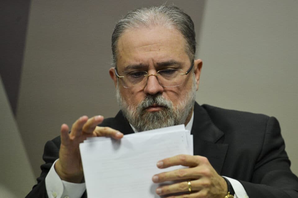 Aras quer compartilhar dados sigilosos da Lava Jato de Curitiba com procuradores de todo o país