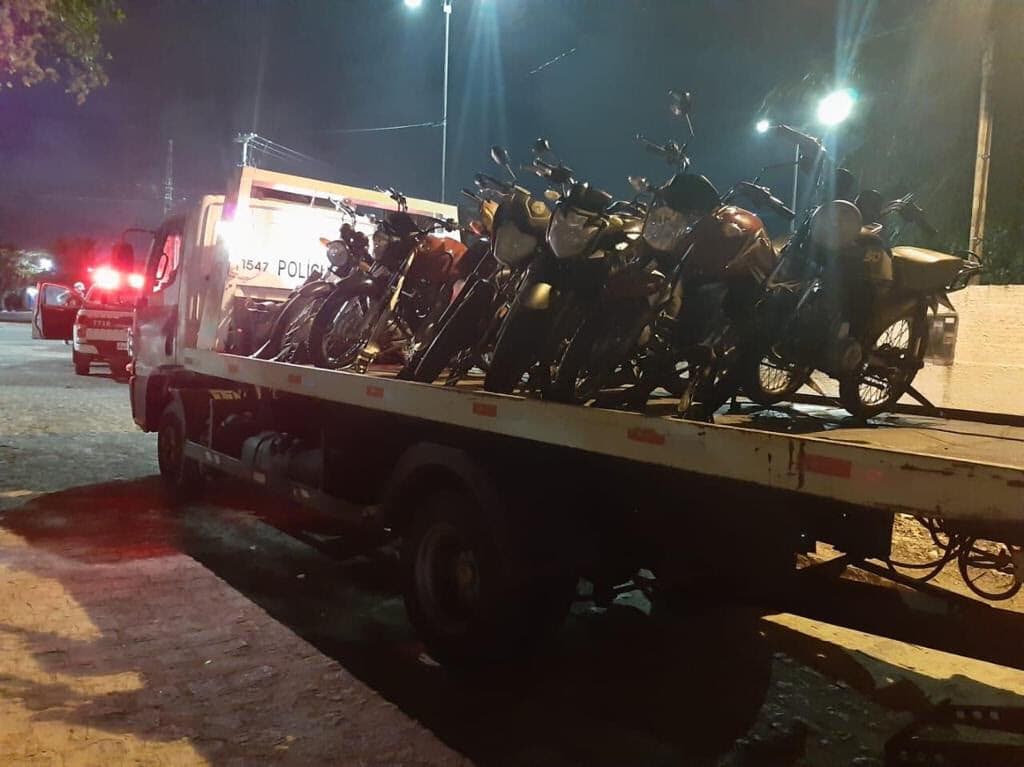 Operação da Polícia Militar apreende sete motocicletas e adverte 12 bares na orla de João Pessoa