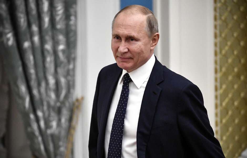 Putin afirma que tomará Sputnik V, vacina contra Covid-19 desenvolvida por instituto russo