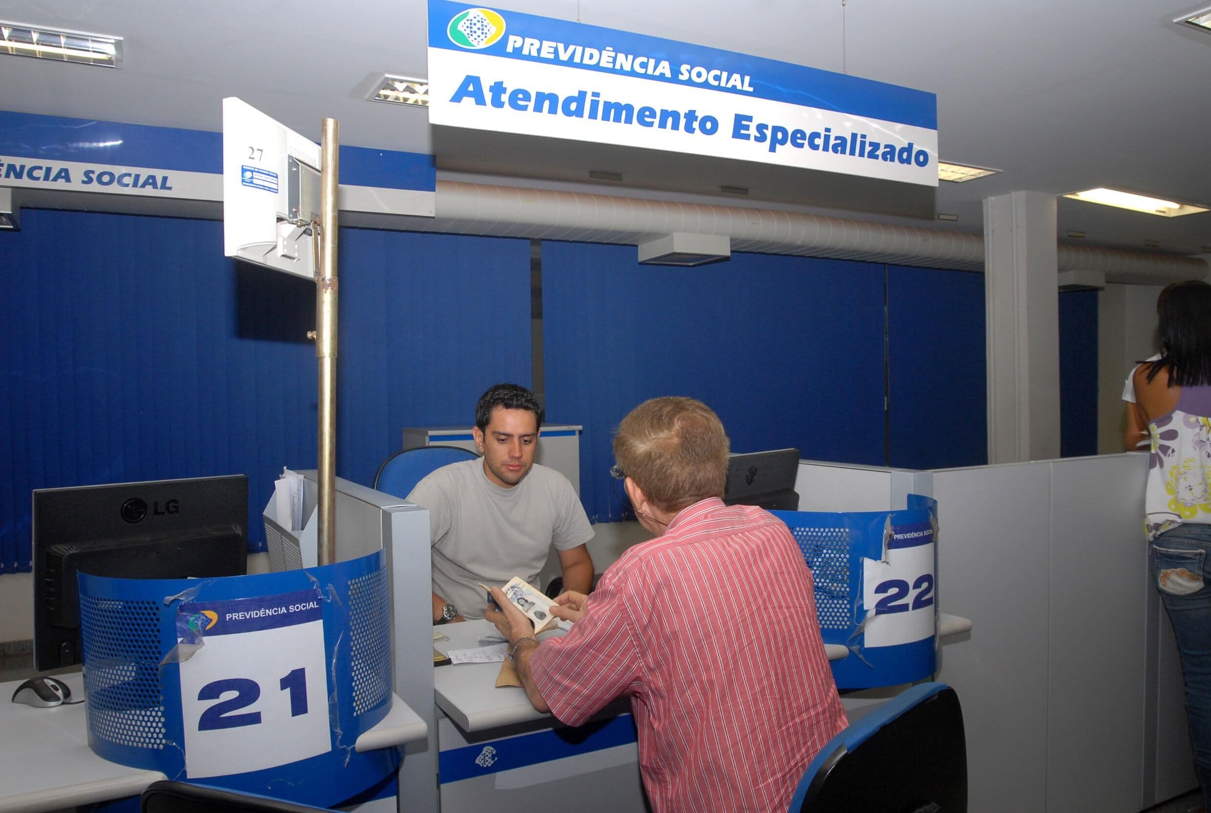 Aposentados fazem campanha por 14º salário do INSS