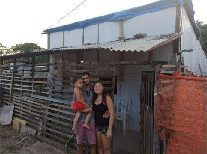 Técnico de enfermagem vive em casa de madeira e lona em Cabedelo e faz vaquinha para reformar residência