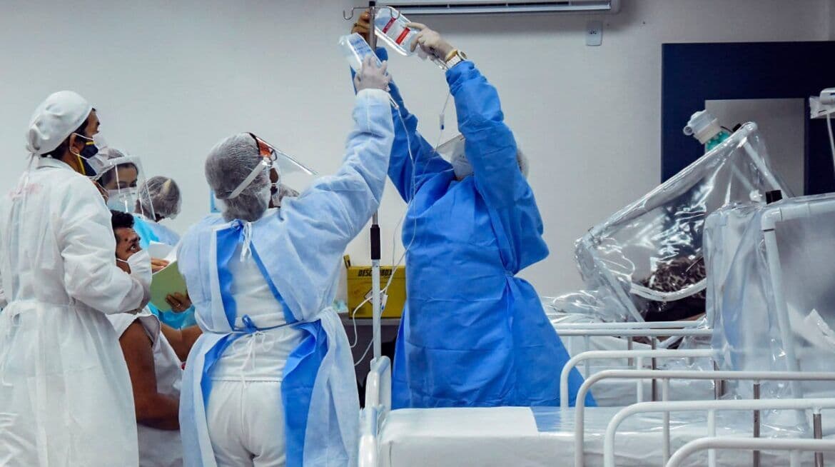 Oxigênio acaba em hospitais de Manaus, sob explosão de casos de Covid-19