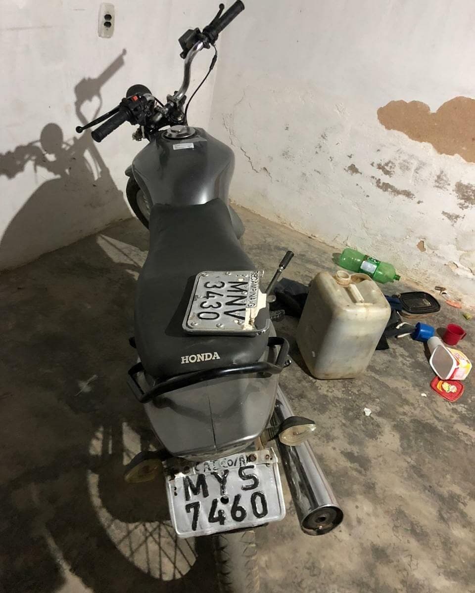 Preso suspeito apontado como matador de facção criminosa na Paraíba; polícia descobre abrigo usado para torturar inimigos